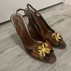 J VINCENT Shoes Size 7.5 M Gold Bow Accent Brown Snakeskin Print Slingback Heels